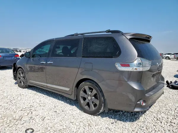 5TDXZ3DCXHS894141 2017 TOYOTA SIENNA - Image 2