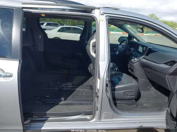 5TDXZ3DCXHS898965 2017 TOYOTA SIENNA - Image 8