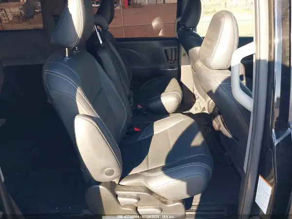 5TDXZ3DCXJS904544 2018 TOYOTA SIENNA - Image 8