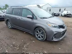 5TDXZ3DCXJS911042 2018 TOYOTA SIENNA