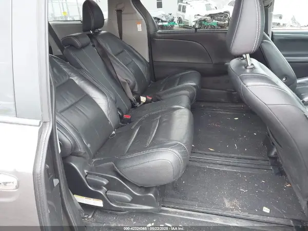 5TDXZ3DCXJS911042 2018 TOYOTA SIENNA - Image 8