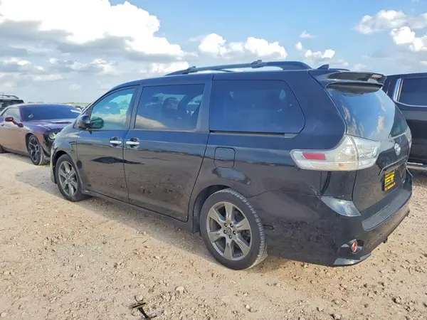 5TDXZ3DCXJS916130 2018 TOYOTA SIENNA - Image 2