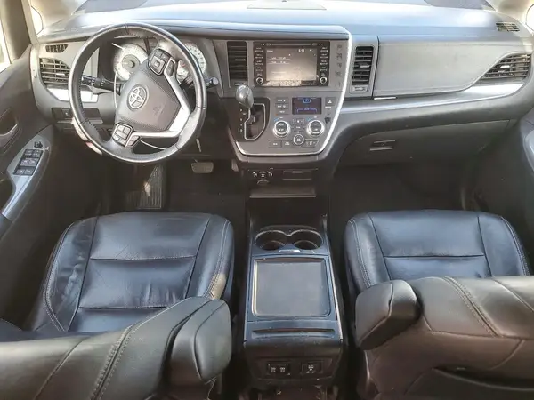 5TDXZ3DCXJS916130 2018 TOYOTA SIENNA - Image 8