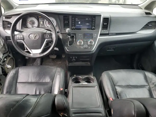5TDXZ3DCXJS917665 2018 TOYOTA SIENNA - Image 8