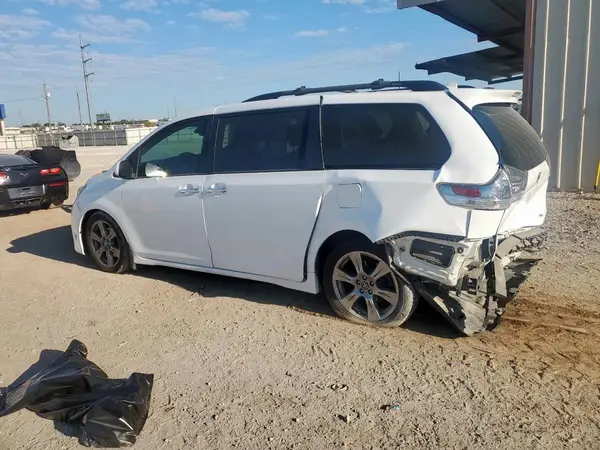 5TDXZ3DCXJS926267 2018 TOYOTA SIENNA - Image 2