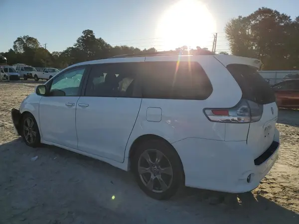 5TDXZ3DCXJS926849 2018 TOYOTA SIENNA - Image 2