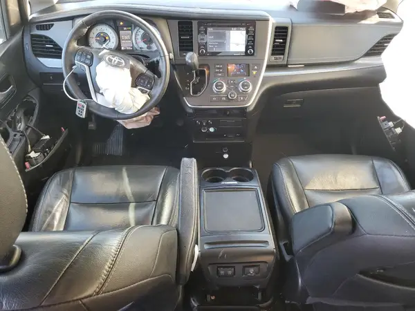 5TDXZ3DCXJS926849 2018 TOYOTA SIENNA - Image 8