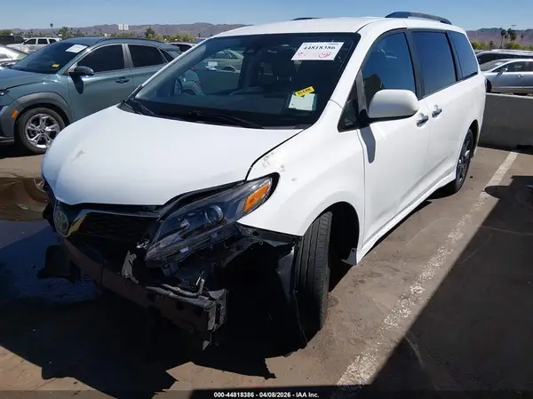 5TDXZ3DCXJS942341 2018 TOYOTA SIENNA - Image 2