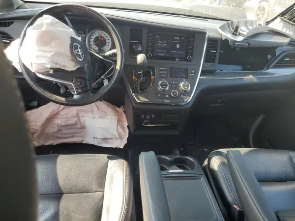 5TDXZ3DCXJS949418 2018 TOYOTA SIENNA - Image 8