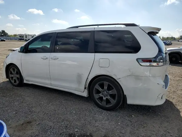 5TDXZ3DCXJS949564 2018 TOYOTA SIENNA - Image 2