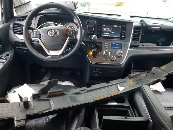 5TDXZ3DCXJS953016 2018 TOYOTA SIENNA - Image 8