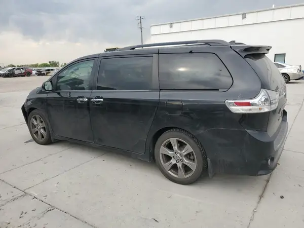 5TDXZ3DCXJS954103 2018 TOYOTA SIENNA - Image 2