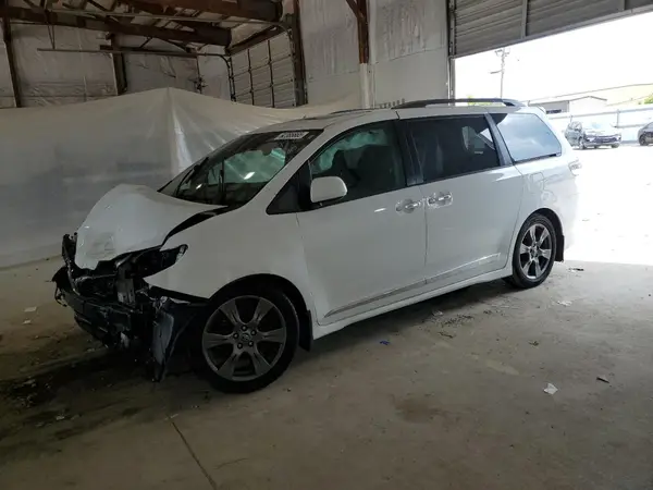 5TDXZ3DCXJS959771 2018 TOYOTA SIENNA - Image 1
