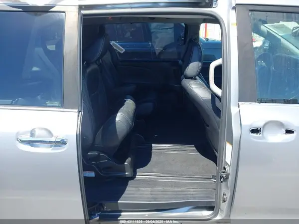 5TDXZ3DCXJS962511 2018 TOYOTA SIENNA - Image 8