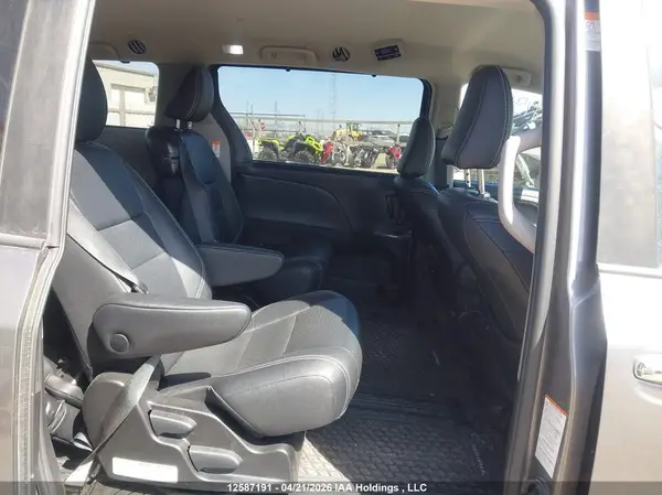 5TDXZ3DCXJS965411 2018 TOYOTA SIENNA - Image 8