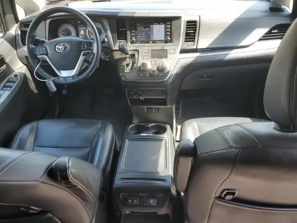 5TDXZ3DCXKS019410 2019 TOYOTA SIENNA - Image 8
