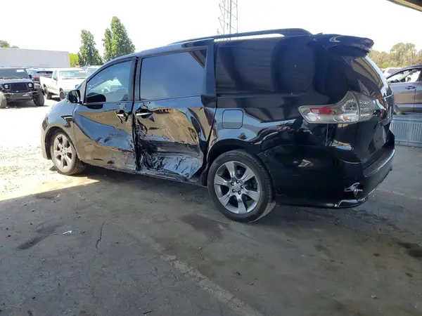 5TDXZ3DCXKS974496 2019 TOYOTA SIENNA - Image 2