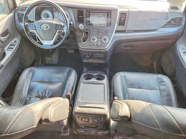 5TDXZ3DCXKS975549 2019 TOYOTA SIENNA - Image 8
