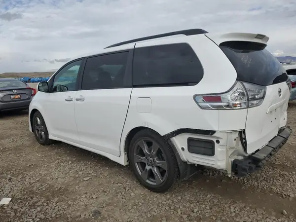 5TDXZ3DCXKS976345 2019 TOYOTA SIENNA - Image 2