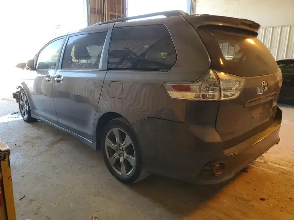 5TDXZ3DCXKS981190 2019 TOYOTA SIENNA - Image 2