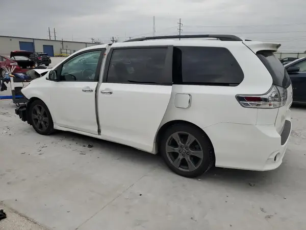 5TDXZ3DCXKS990536 2019 TOYOTA SIENNA - Image 2