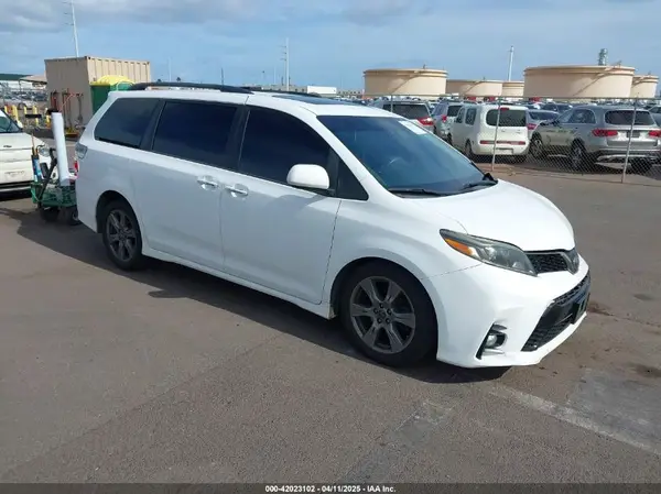 5TDXZ3DCXKS993095 2019 TOYOTA SIENNA - Image 1