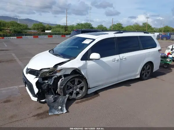 5TDXZ3DCXKS993095 2019 TOYOTA SIENNA - Image 2