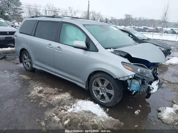 5TDXZ3DCXLS050058 2020 TOYOTA SIENNA - Image 1