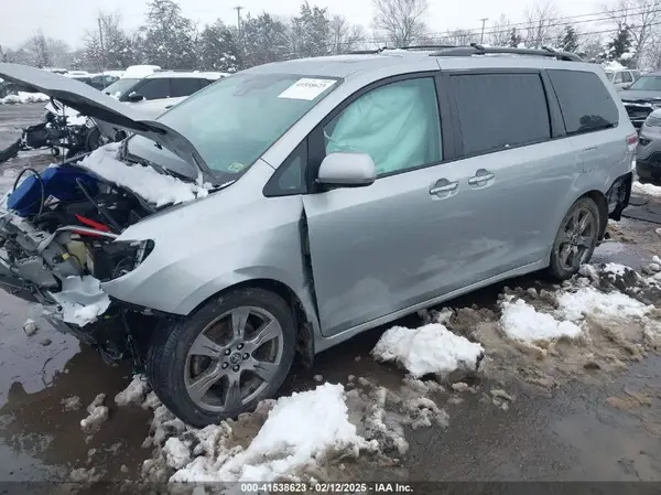 5TDXZ3DCXLS050058 2020 TOYOTA SIENNA - Image 2