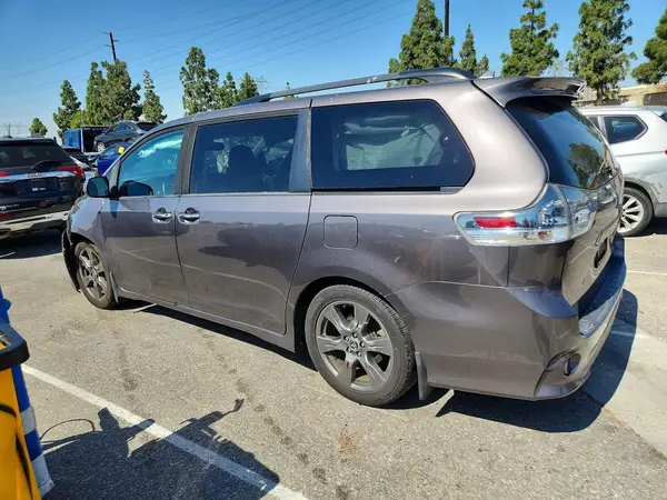 5TDXZ3DCXLS087367 2020 TOYOTA SIENNA - Image 2