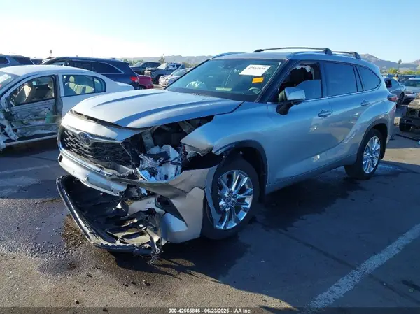 5TDYARAH0RS530455 2024 TOYOTA HIGHLANDER - Image 2