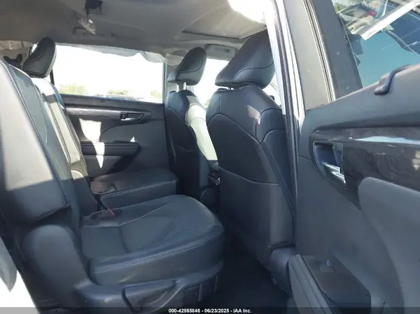 5TDYARAH0RS530455 2024 TOYOTA HIGHLANDER - Image 8