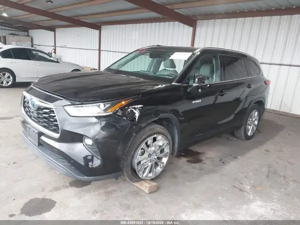 5TDYARAH1MS004697 2021 TOYOTA HIGHLANDER - Image 2