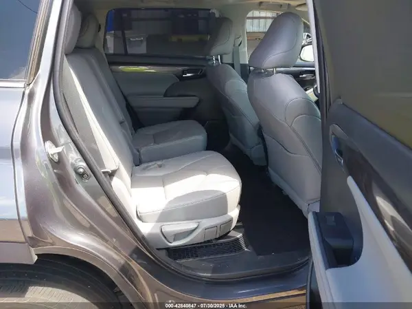 5TDYARAH1PS0A8071 2023 TOYOTA HIGHLANDER - Image 8