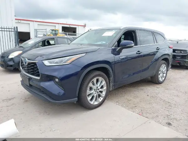 5TDYARAH3LS002884 2020 TOYOTA HIGHLANDER - Image 2