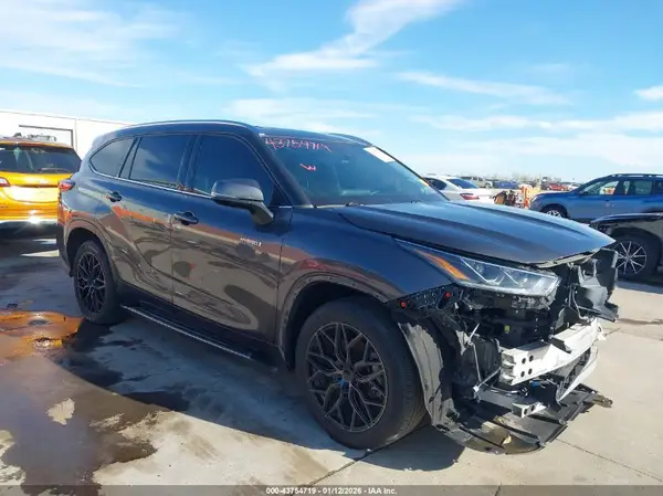 5TDYARAH3MS504943 2021 TOYOTA HIGHLANDER - Image 1