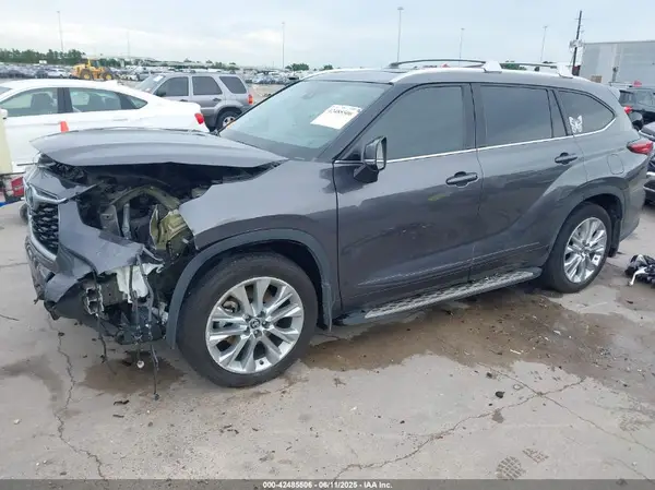 5TDYARAH5NS513080 2022 TOYOTA HIGHLANDER - Image 2