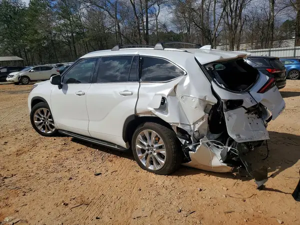 5TDYARAH5PS019532 2023 TOYOTA HIGHLANDER - Image 2