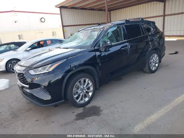 5TDYARAH5PS022947 2023 TOYOTA HIGHLANDER - Image 2