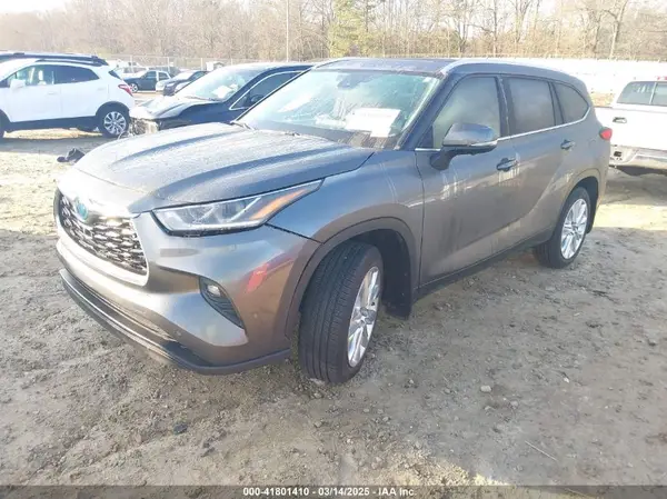 5TDYARAH5PS023533 2023 TOYOTA HIGHLANDER - Image 2