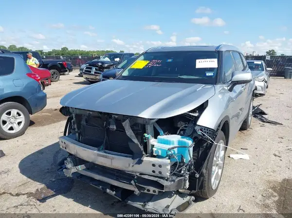 5TDYARAH6MS006400 2021 TOYOTA HIGHLANDER - Image 2