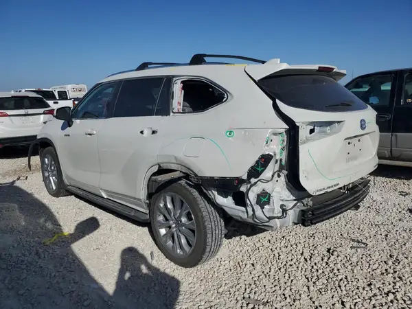 5TDYARAH6MS505682 2021 TOYOTA HIGHLANDER - Image 2