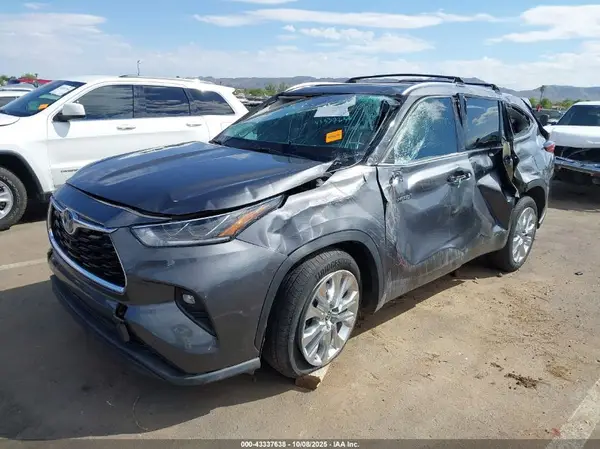5TDYARAH7MS507585 2021 TOYOTA HIGHLANDER - Image 2