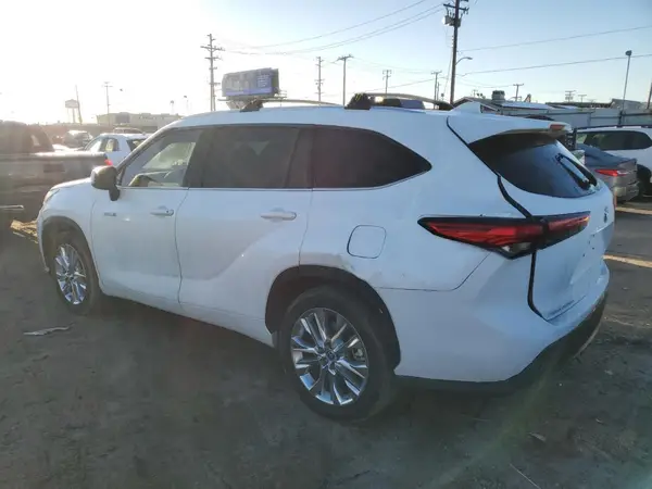 5TDYARAH8MS005877 2021 TOYOTA HIGHLANDER - Image 2