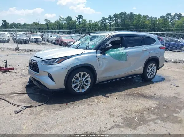 5TDYARAHXLS000193 2020 TOYOTA HIGHLANDER - Image 2