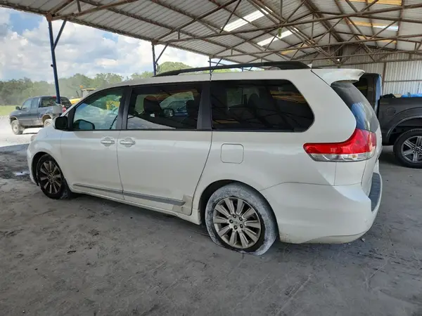 5TDYK3DC0BS003886 2018 TOYOTA SIENNA - Image 2