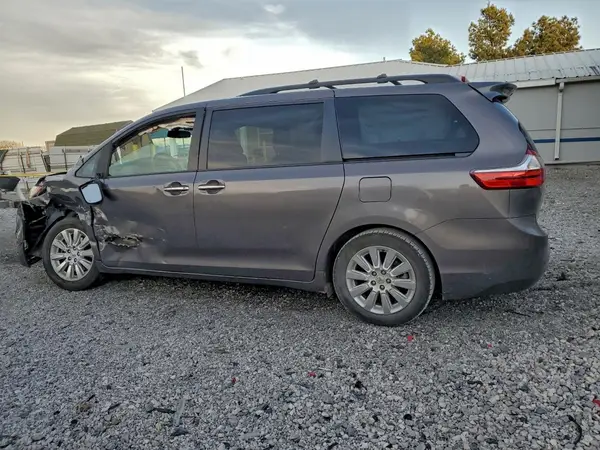 5TDYK3DC0GS693016 2016 TOYOTA SIENNA - Image 2