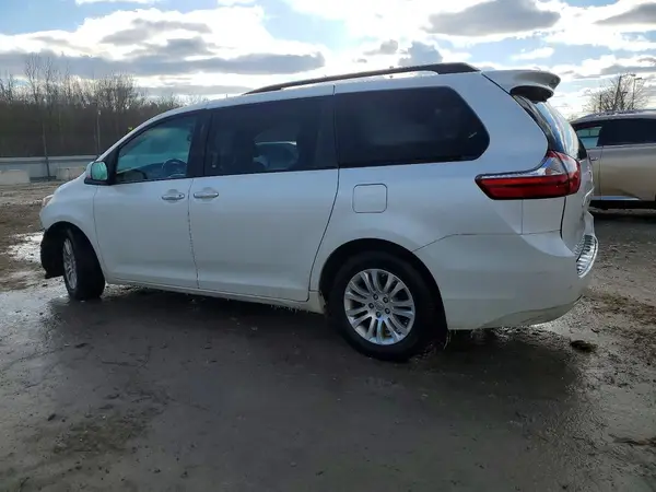 5TDYK3DC0GS696028 2016 TOYOTA SIENNA - Image 2