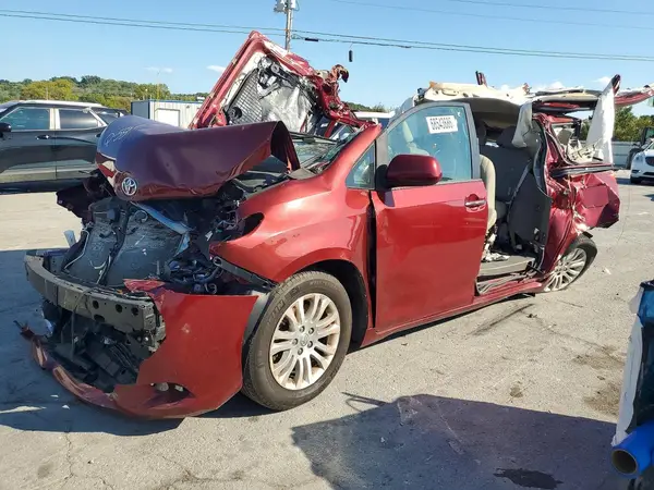 5TDYK3DC0GS700465 2016 TOYOTA SIENNA - Image 1