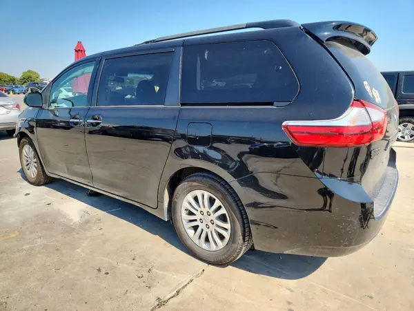 5TDYK3DC0GS700658 2016 TOYOTA SIENNA - Image 2